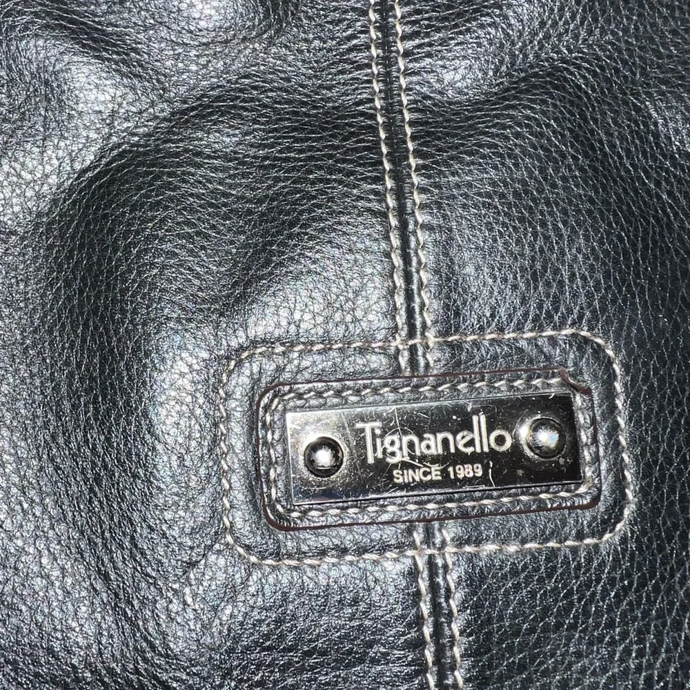 EUC Tignanello Large Black Pebbled Leather Crossbody - Picture 3 of 6